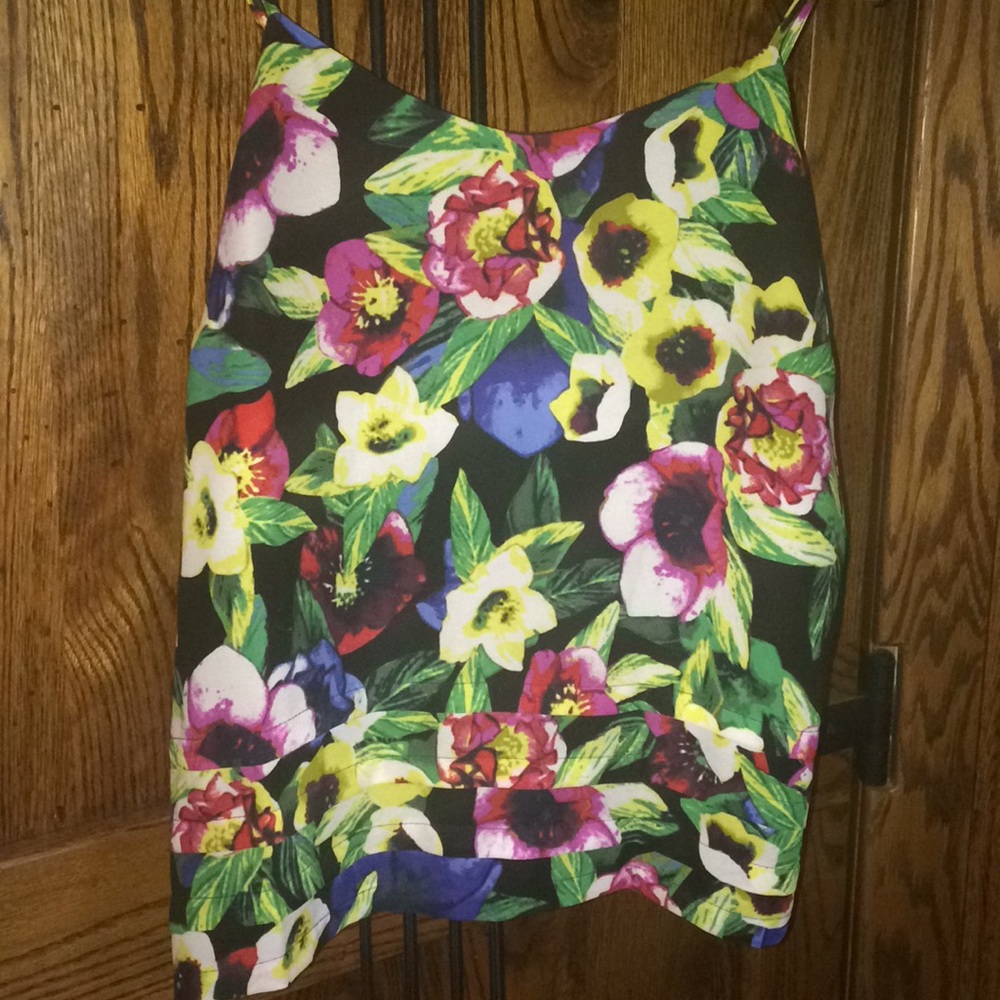 Attention colorful spring summer top